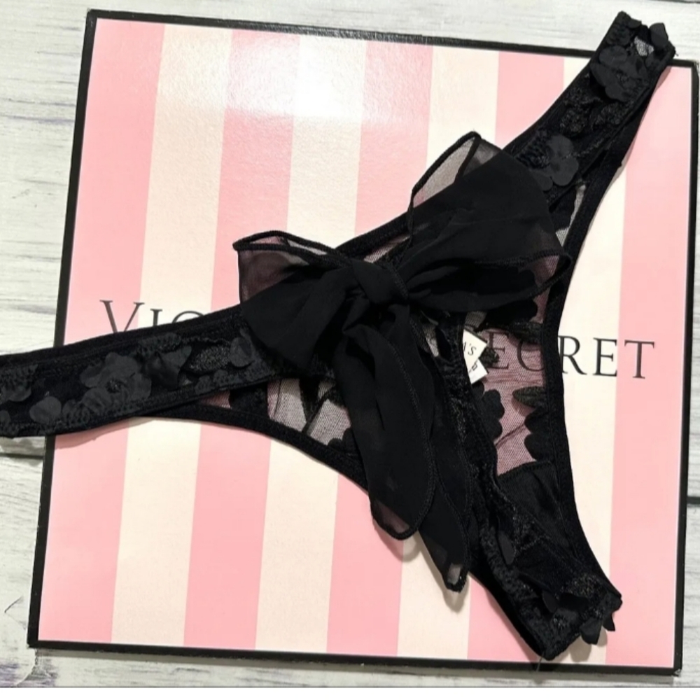 Victoria Secret -Dream Angel Floral 3D Bow back Thong Panty (Black)-S